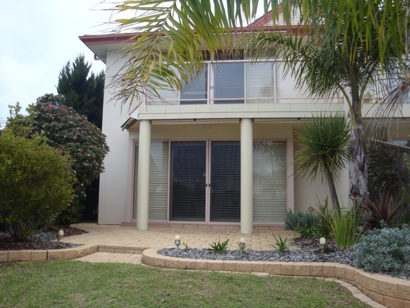 1/1 Lakeside Circuit, Encounter Bay SA 5211
