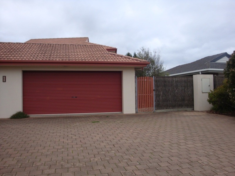 1/1 Lakeside Circuit, Encounter Bay SA 5211