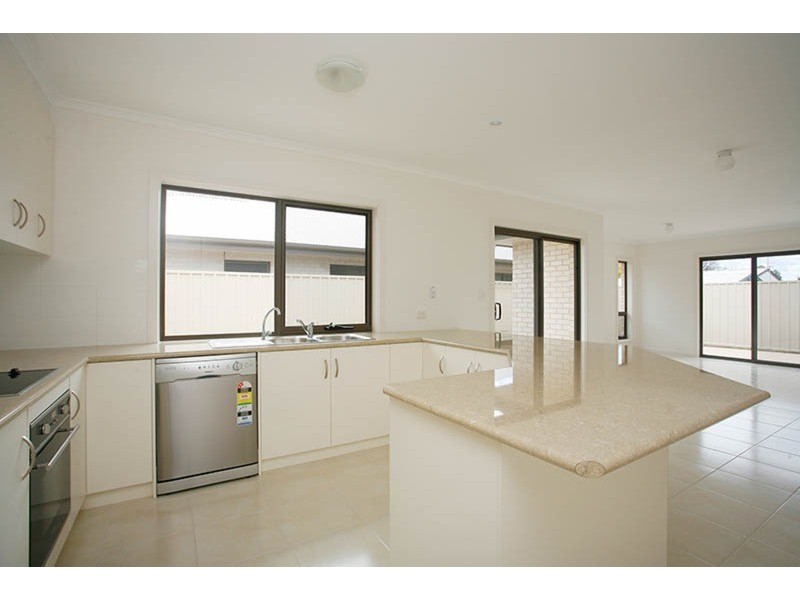 Villas 2 & 4/18-22 Leworthy  Street, Victor Harbor SA 5211