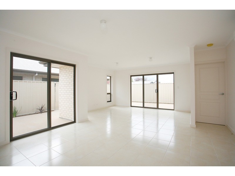 Villas 2 & 4/18-22 Leworthy  Street, Victor Harbor SA 5211