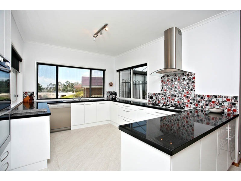 2 Edzell Court, Victor Harbor SA 5211