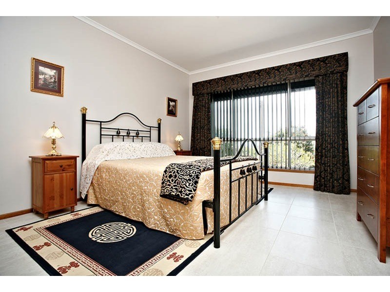 2 Edzell Court, Victor Harbor SA 5211