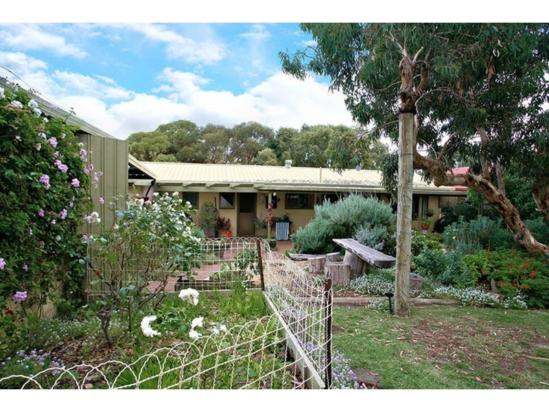 16 Folkestone Terrace, Victor Harbor SA 5211