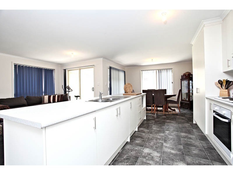 7 Higgins  Street, Encounter Bay SA 5211