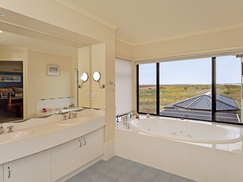 122 Excelsior Parade, Hindmarsh Island SA 5214