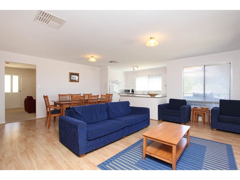 4 Laurie Avenue, Encounter Bay SA 5211