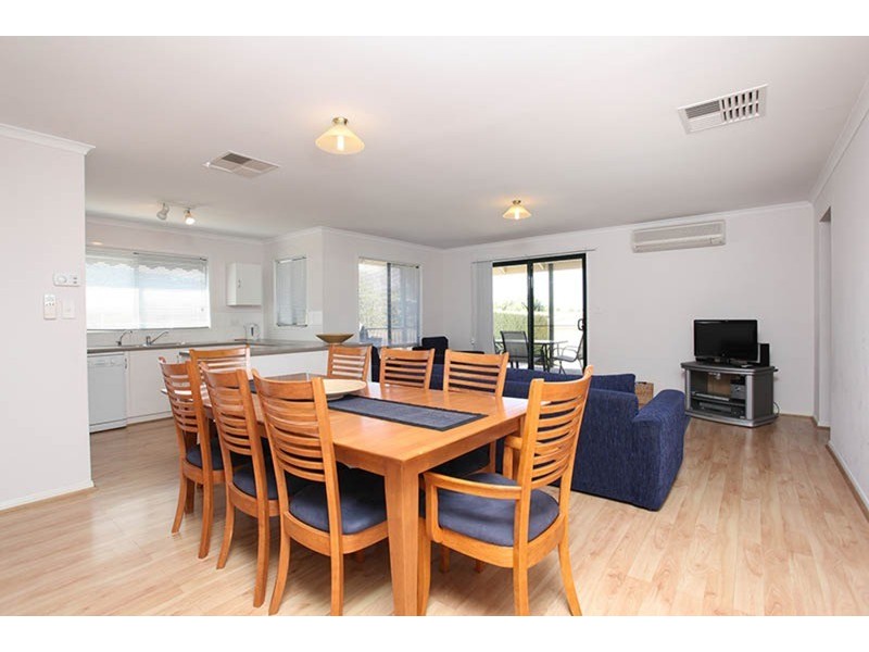 4 Laurie Avenue, Encounter Bay SA 5211