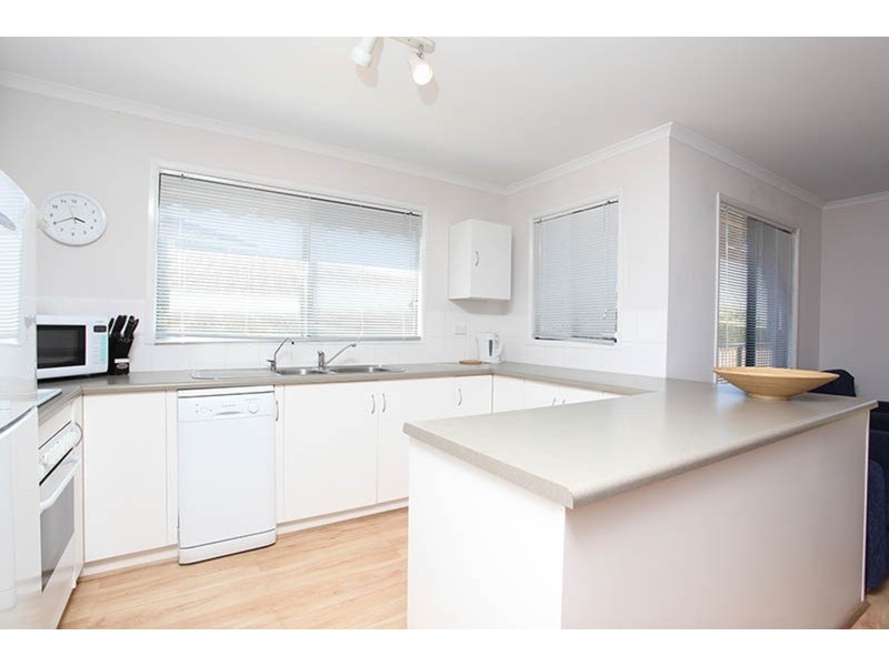 4 Laurie Avenue, Encounter Bay SA 5211
