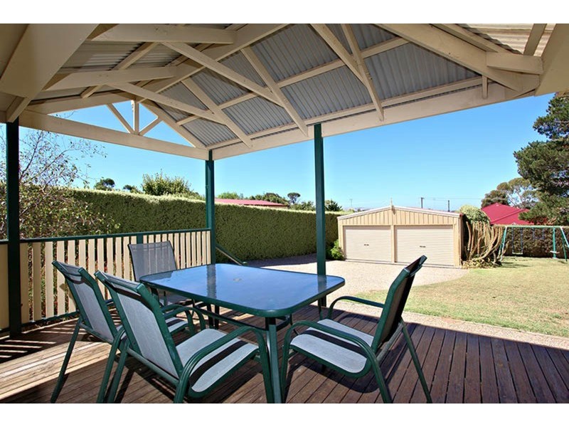 4 Laurie Avenue, Encounter Bay SA 5211