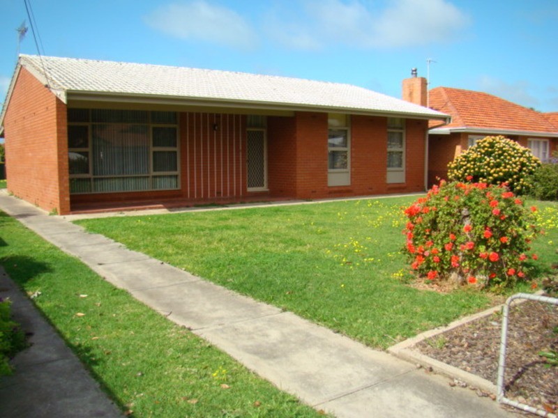 8 Churchill Road, Victor Harbor SA 5211