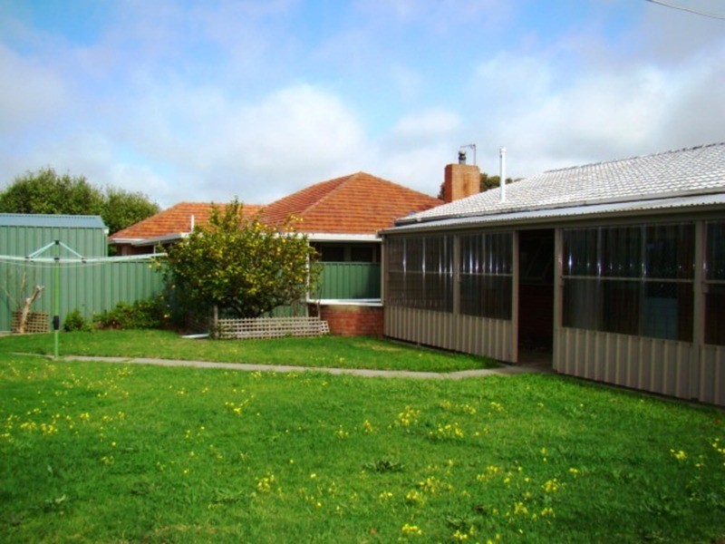 8 Churchill Road, Victor Harbor SA 5211