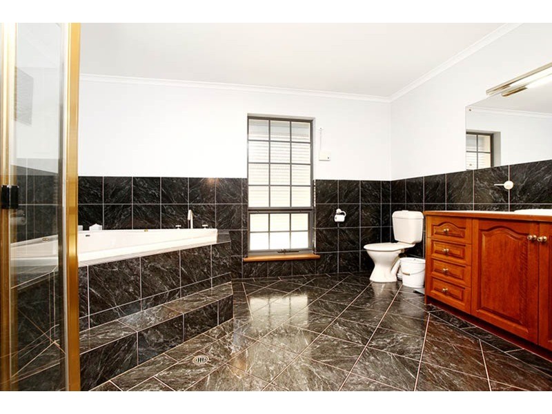 64 Warland Avenue, Victor Harbor SA 5211