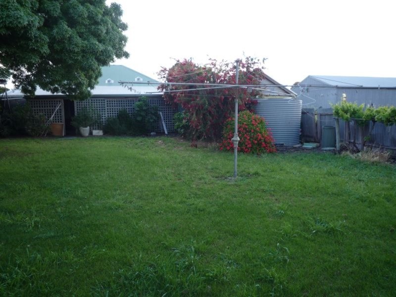 27 Bonney Street, Meningie SA 5264