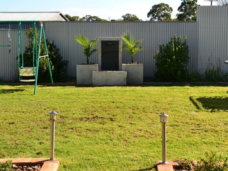 148 Sir John Cowan Avenue, Murray Bridge SA 5253