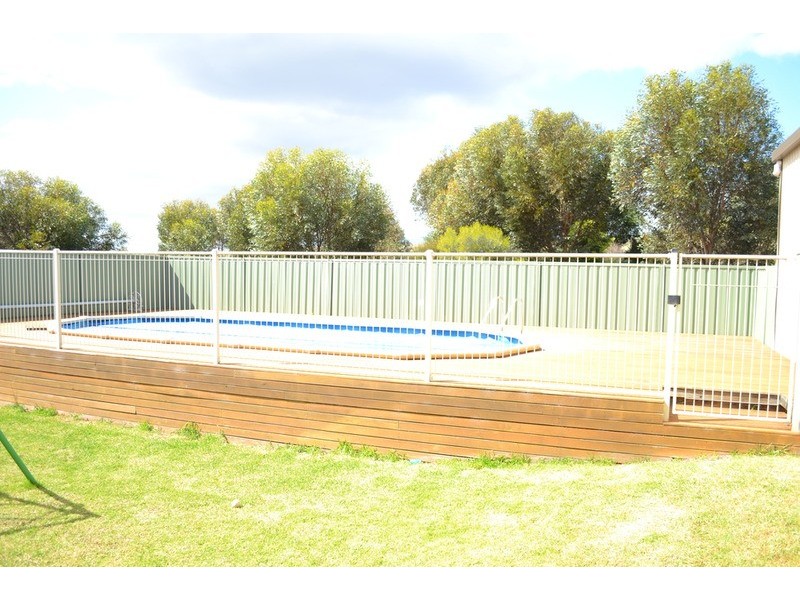 24 Queen Louisa  Drive, Murray Bridge SA 5253