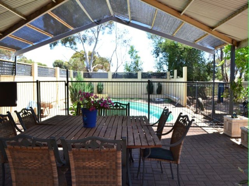 32 Sir John Cowan Avenue, Murray Bridge SA 5253