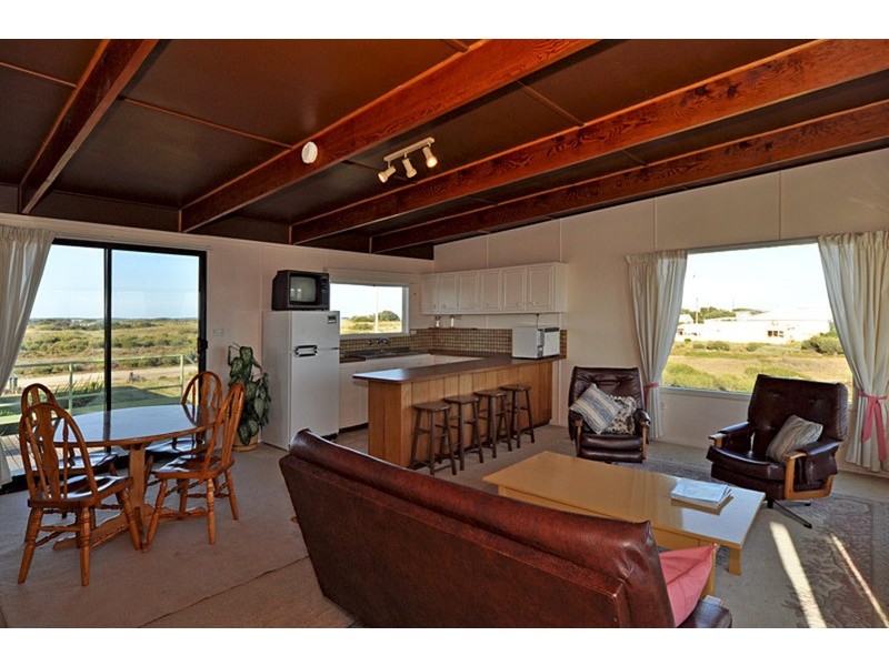 25  Goolwa Channel Drive, Hindmarsh Island SA 5214