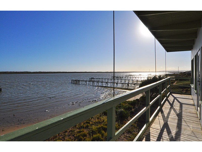 25  Goolwa Channel Drive, Hindmarsh Island SA 5214