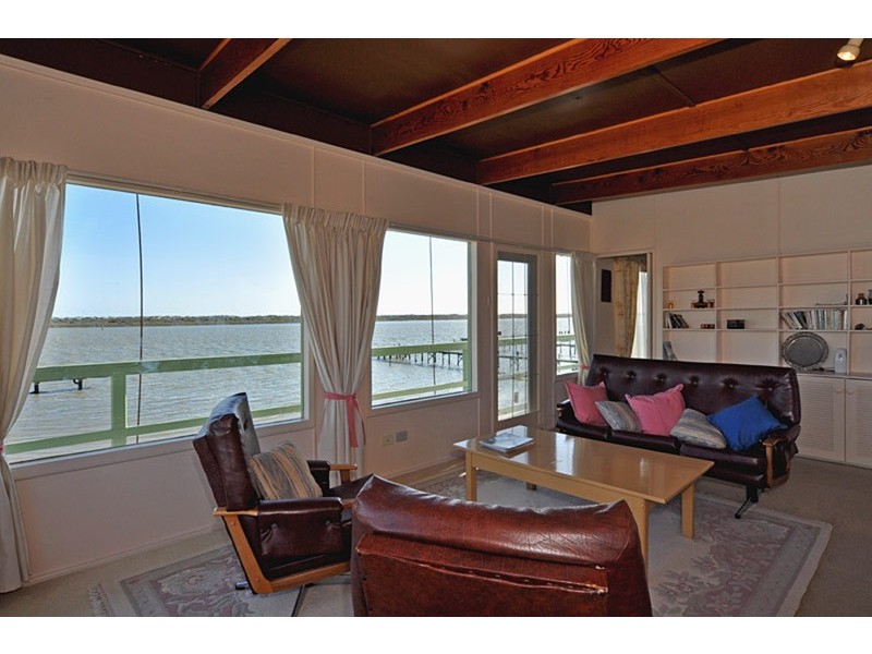 25  Goolwa Channel Drive, Hindmarsh Island SA 5214