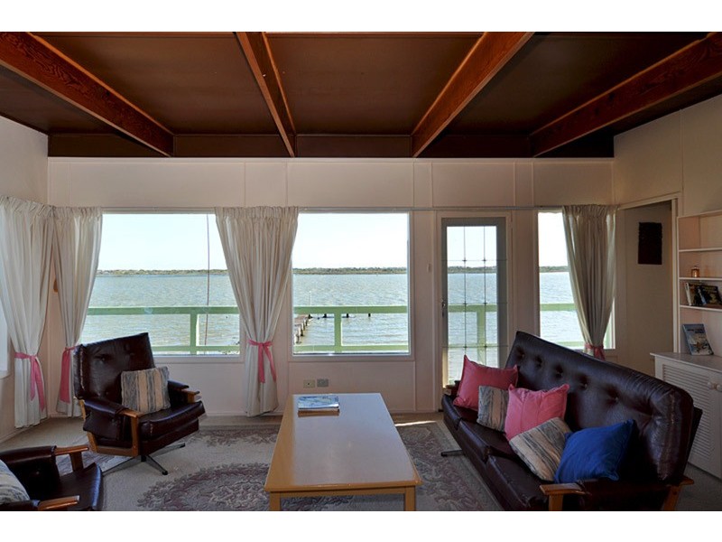 25  Goolwa Channel Drive, Hindmarsh Island SA 5214