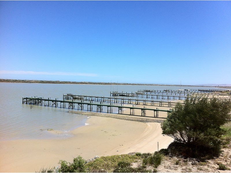 25  Goolwa Channel Drive, Hindmarsh Island SA 5214