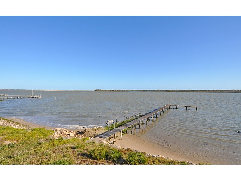 25  Goolwa Channel  Drive, Hindmarsh Island SA 5214