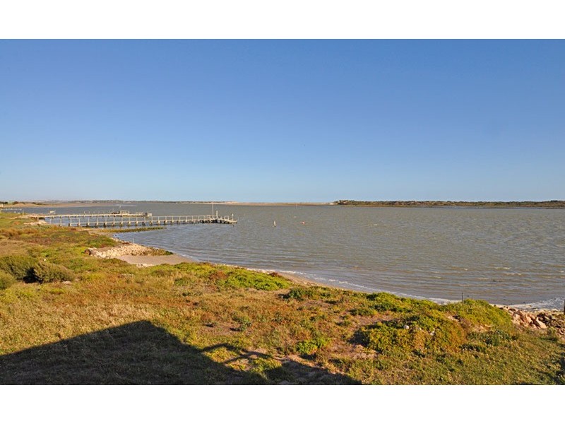 25  Goolwa Channel  Drive, Hindmarsh Island SA 5214