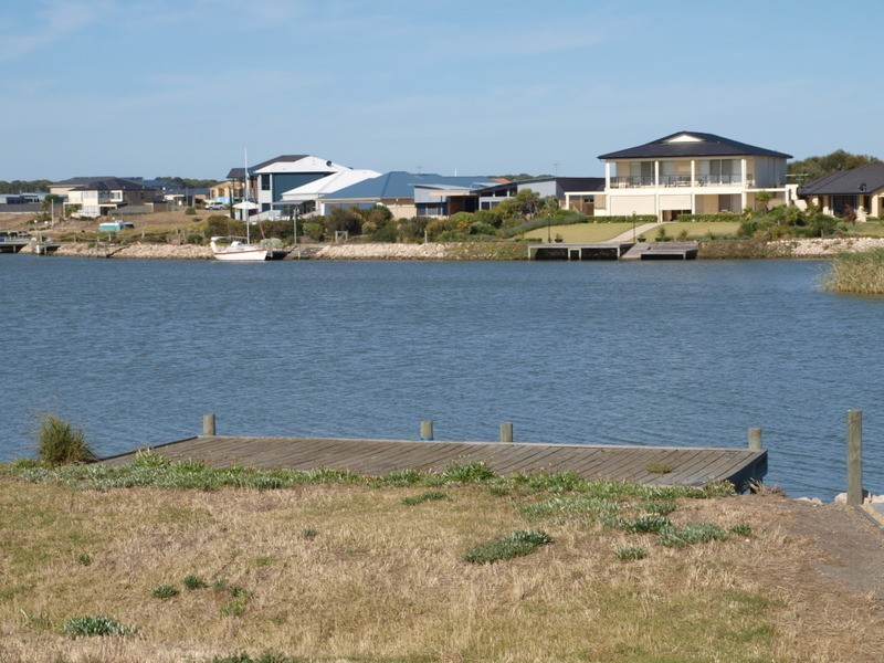 4 Queen  Court, Hindmarsh Island SA 5214