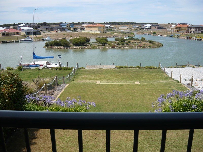 10 Wentworth  Parade, Hindmarsh Island SA 5214