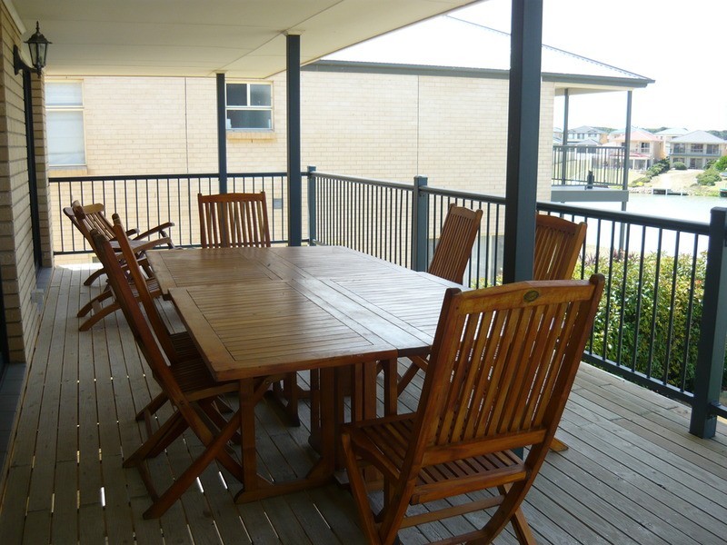 10 Wentworth  Parade, Hindmarsh Island SA 5214