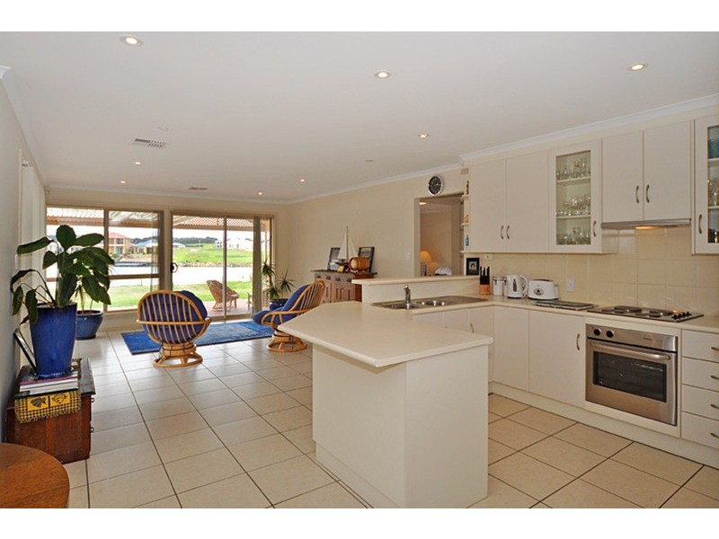 36  Wentworth  Parade, Hindmarsh Island SA 5214