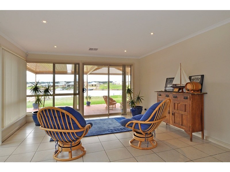 36  Wentworth  Parade, Hindmarsh Island SA 5214