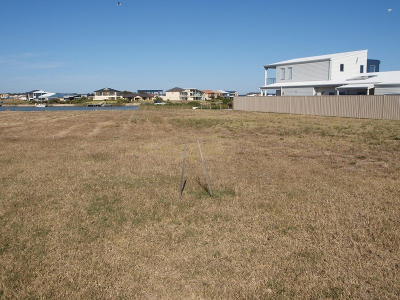 4 Queen  Court, Hindmarsh Island SA 5214