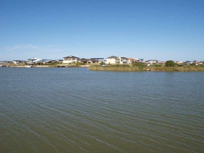 4 Queen  Court, Hindmarsh Island SA 5214