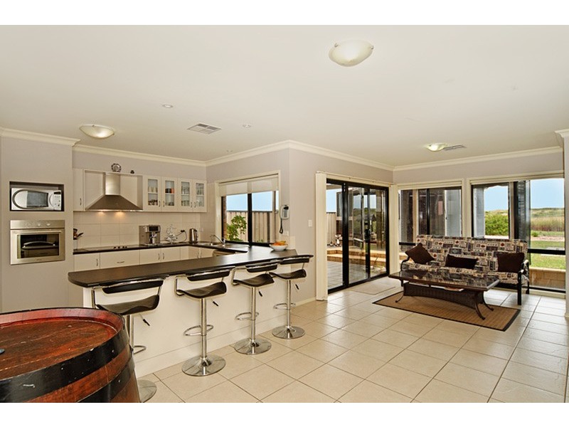 122 Excelsior  Parade, Hindmarsh Island SA 5214