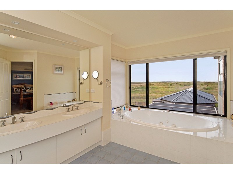122 Excelsior  Parade, Hindmarsh Island SA 5214