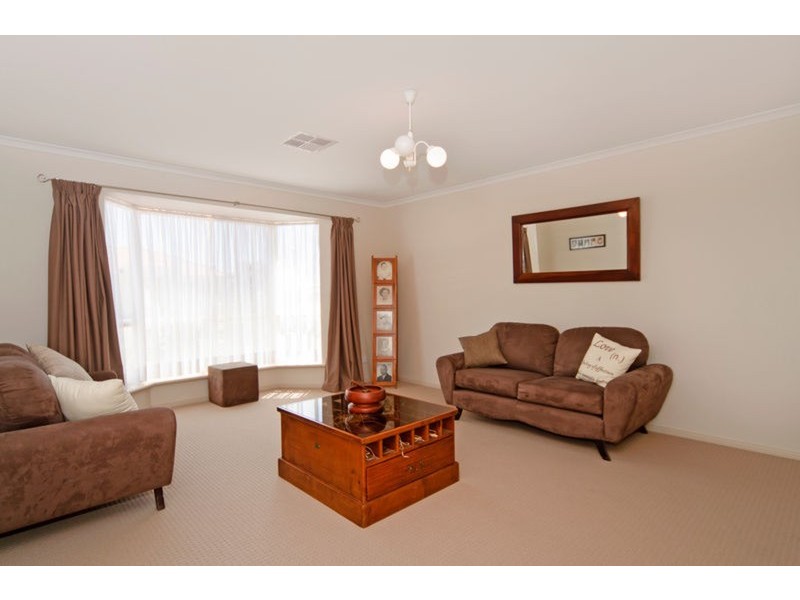 11 Prince Alfred  Parade, Hindmarsh Island SA 5214