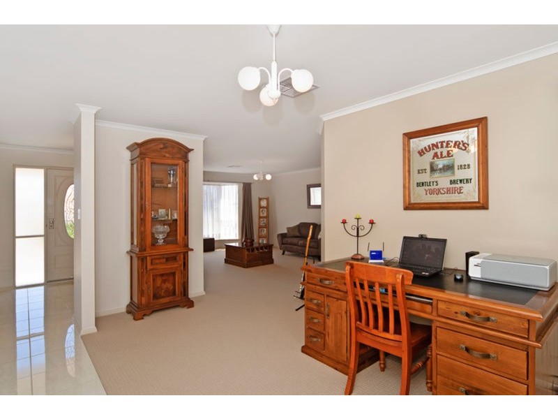 11 Prince Alfred  Parade, Hindmarsh Island SA 5214