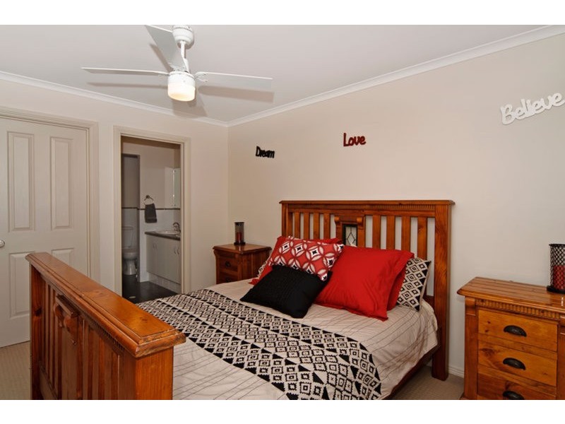 11 Prince Alfred  Parade, Hindmarsh Island SA 5214