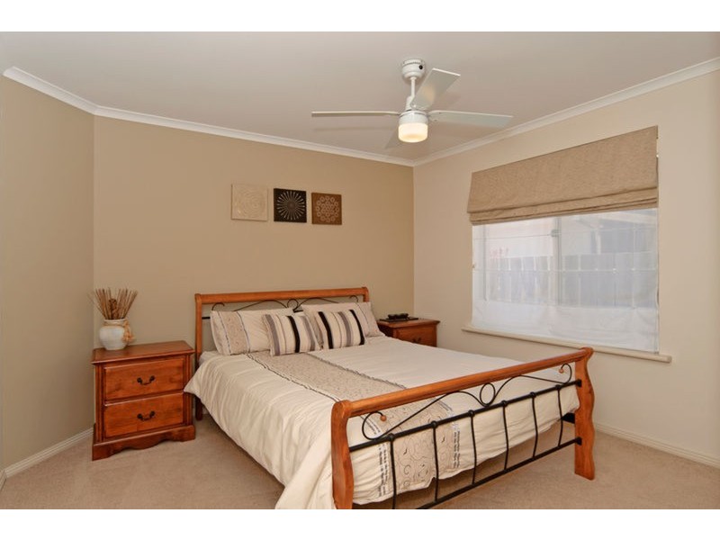 11 Prince Alfred  Parade, Hindmarsh Island SA 5214