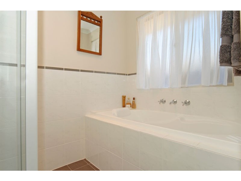 11 Prince Alfred  Parade, Hindmarsh Island SA 5214