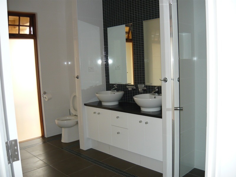 30 Britannia Parade, Hindmarsh Island SA 5214