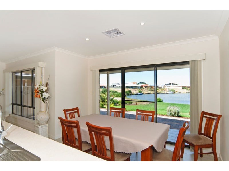 31  Wentworth  Parade, Hindmarsh Island SA 5214