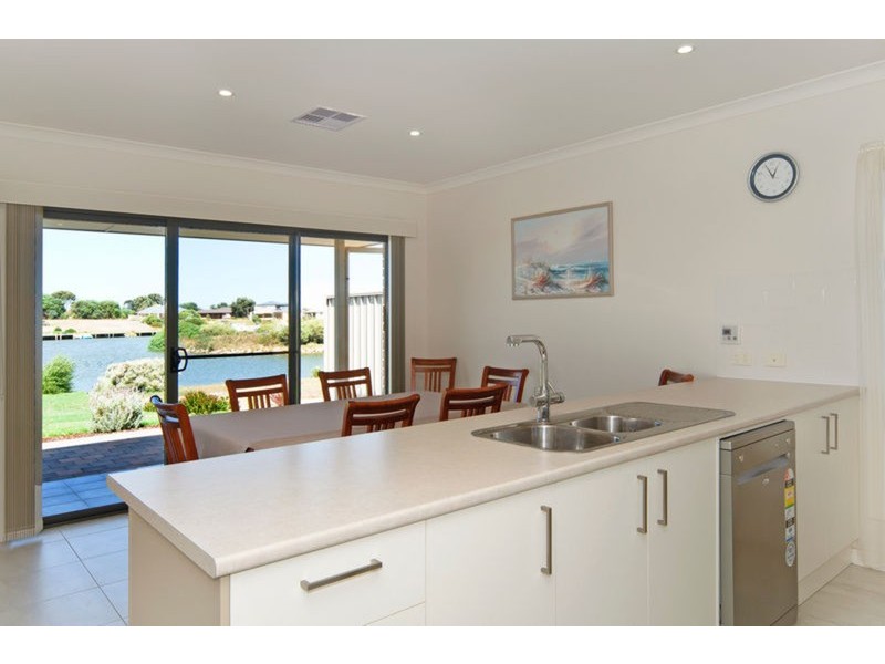 31  Wentworth  Parade, Hindmarsh Island SA 5214