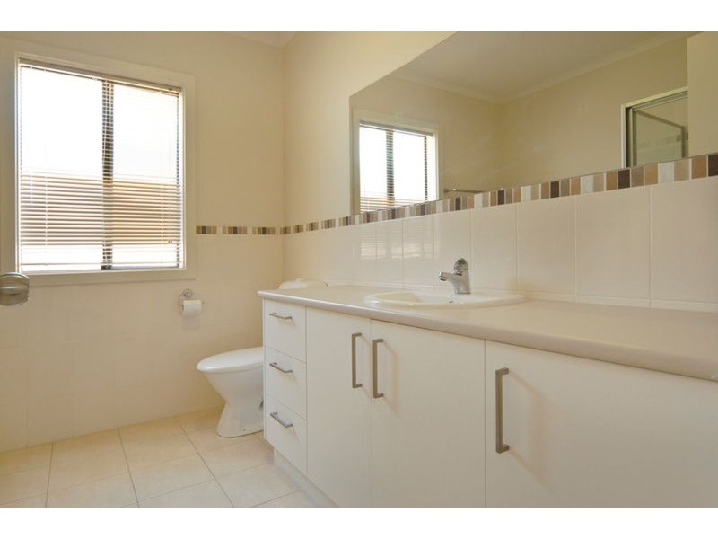 31  Wentworth  Parade, Hindmarsh Island SA 5214