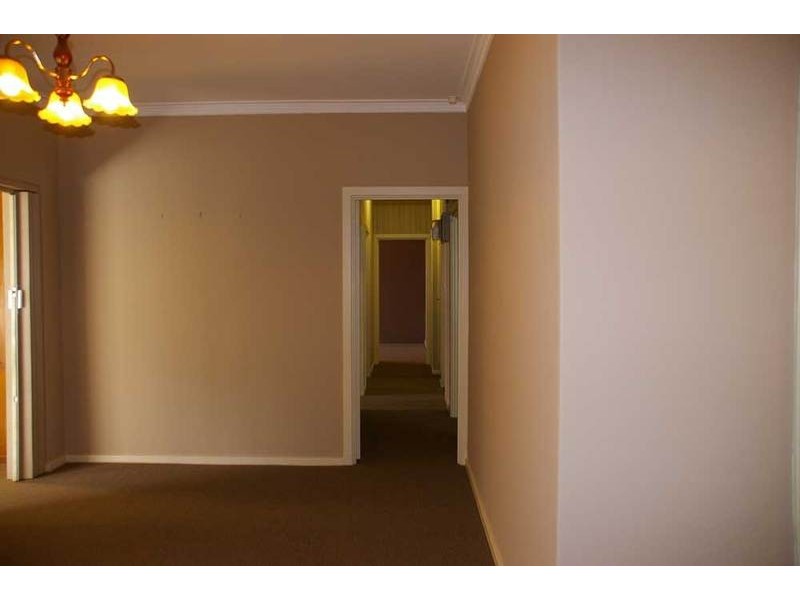 4 Upton Street, Elizabeth Vale SA 5112