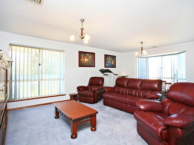 14 Saddle Crescent, Walkley Heights SA 5098