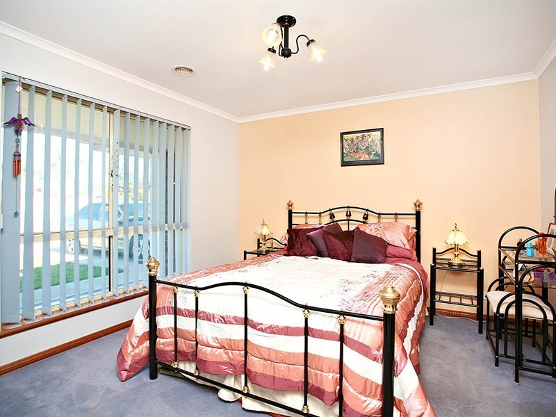 14 Saddle Crescent, Walkley Heights SA 5098