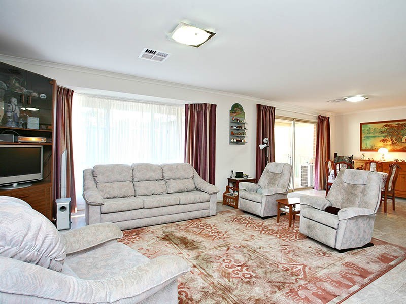 13 Lumsden Court, Evanston Park SA 5116