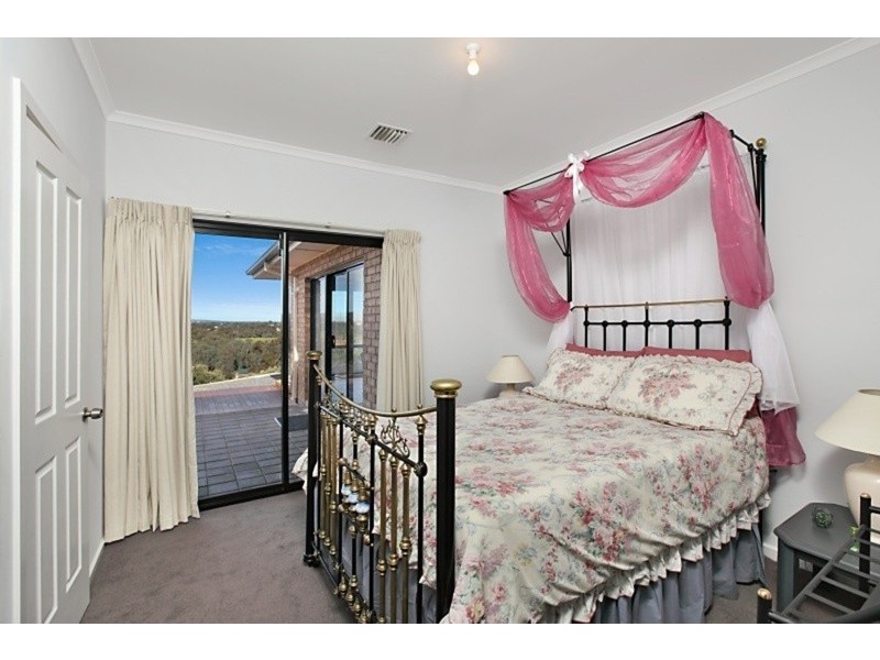 32 Oaklands Circuit, Hewett SA 5118